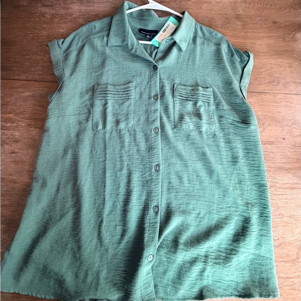 Fortune + Ivy Green Lightweight Top